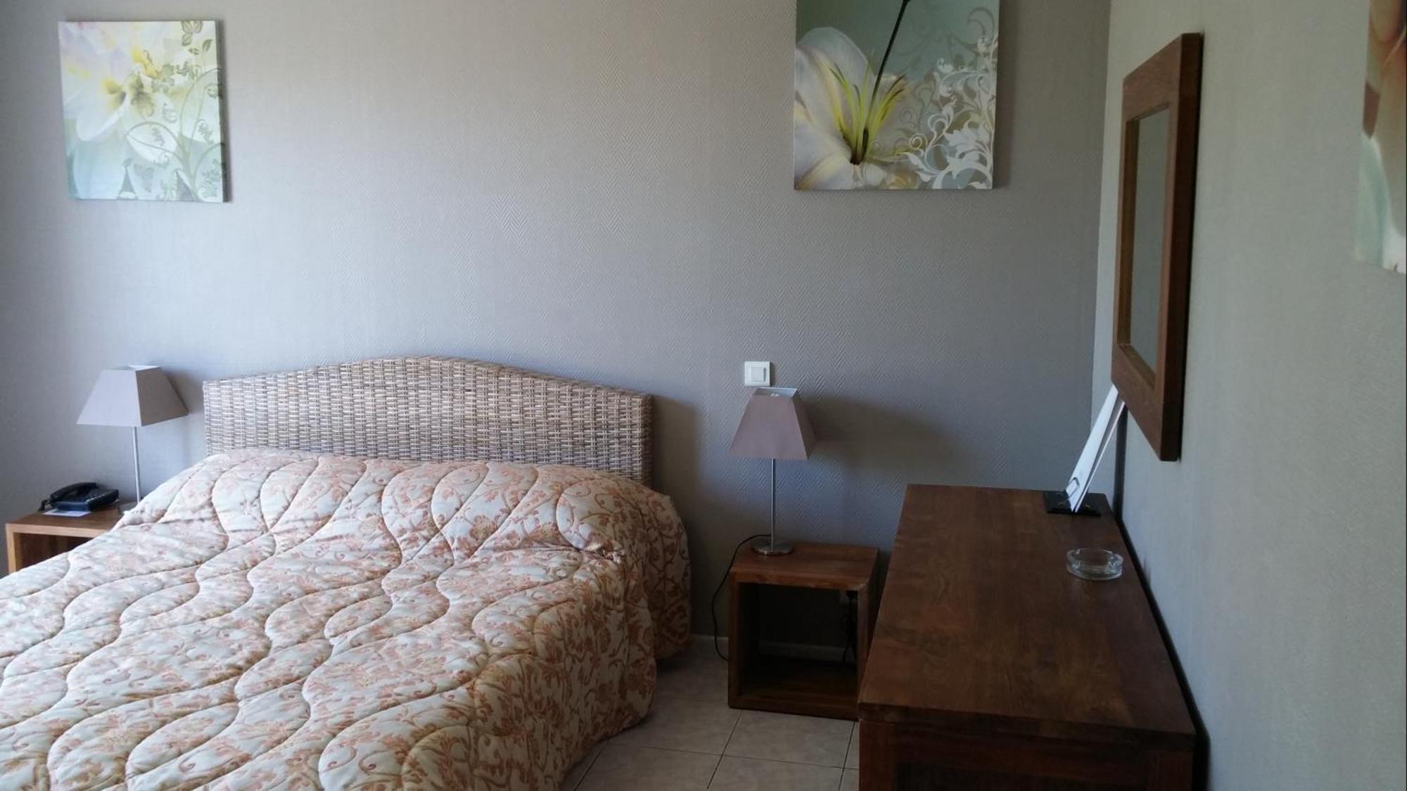 Hotel Pineto Biguglia  Room photo